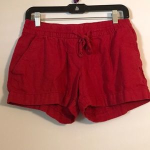 red linen shorts